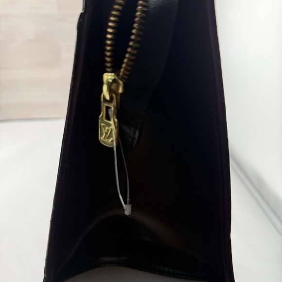 Louis Vuitton Black Riviera with Structured Design and Glossy Finish Leather - Picture 5 of 10